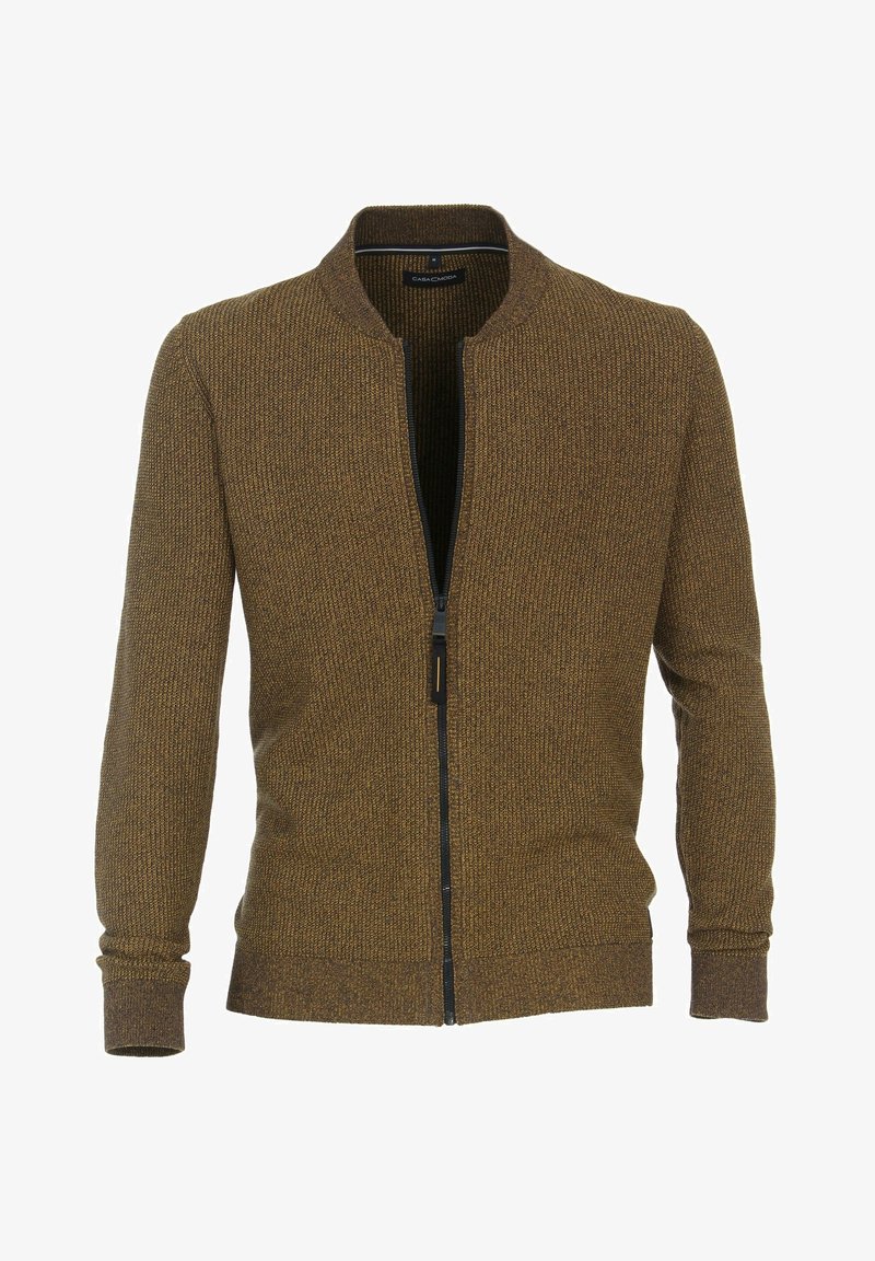 Cardigan marron en maille avec fermeture éclair, poignets et bas côtelés, col court montant et texture moyenne.