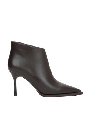 NA SZPILCE ZE  - Korte laarzen - dark brown