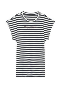 Randig t-shirt med kort ärm som har horisontella svartvita ränder, rund halsringning och en liten röd logotext på framsidan.