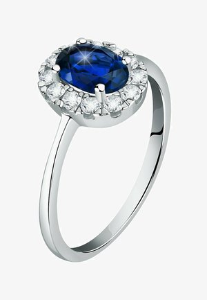Silberring mit einem ovalen blauen Edelstein, umgeben von runden klaren Steinen. Glatter Ring mit polierter Oberfläche.
