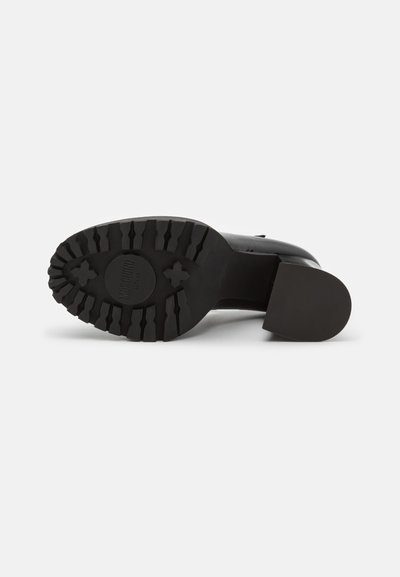 MOSCHINO Čevlji s platformo in peto - nero