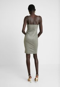 Missguided Tall Sukienka etui