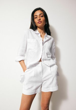 Next REGULAR FIT - Shorts - white