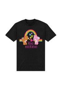 Černé tričko s barevnými kreslenými medvědy, duhou a textem "buď můj" napsaným tučnými písmeny. Design obsahuje srdce a květinové akcenty.