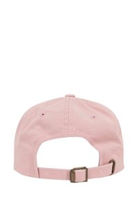 Rožinė medvilninė beisbolo kepuraitė su reguliuojama juostele gale, su išlenktu kraštu ir šešių panelių dizainu. Minkšta tekstūra, be matomų logotipų.