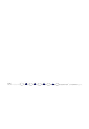 Silbernes Armband mit abwechselnden ovalen Gliedern und kleinen dunkelblauen runden Perlen, gesichert mit einem Karabinerverschluss und verstellbarer Kette.