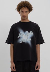 LOW LIGHTS STUDIOS® CHROMATIC - T-shirts med print - black
