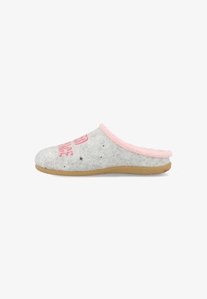 Zapatillas de casa grises con ribete de piel sintética rosa, diseño fácil de poner y texto impreso. Presenta una suela texturizada de color marrón claro para una mejor sujeción.