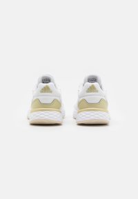 adidas Performance Chaussures de running sur route - white