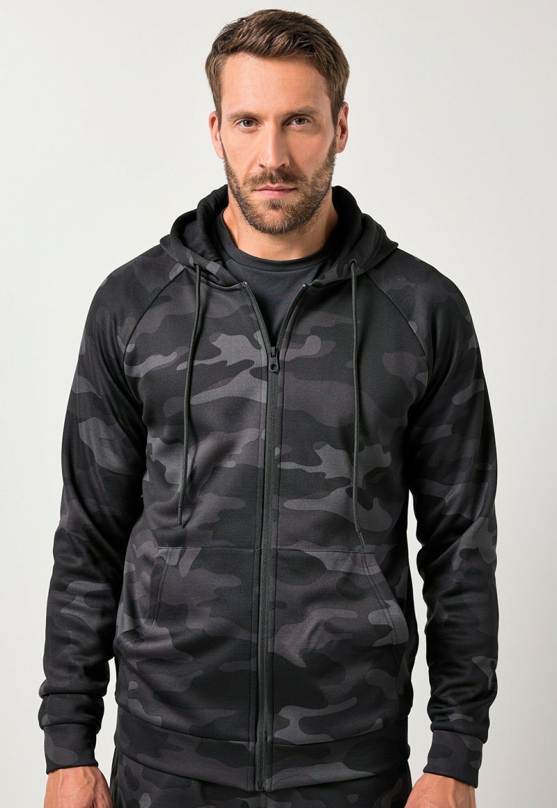 Zwarte camouflage zip-up hoodie met een voorkant rits, verstelbare trekkoordcapuchon en zijzakken. Gemaakt van gladde, rekbare stof.