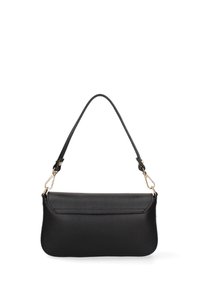 Borsa a tracolla in pelle nera con forma strutturata, con una sola tracolla e hardware in tonalità oro. Presenta una finitura testurizzata e chiusura a patta.