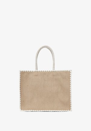 Brune gewebte Jute-Tasche mit weißen gewellten Akzenten und zwei gewebten Griffen. Rechteckige Form, strukturierte Oberfläche, ausreichend Platz für Stauraum.