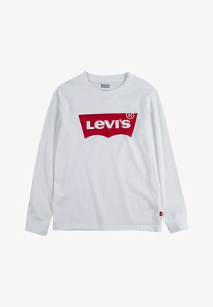 Camisa blanca de manga larga hecha de algodón con un gran logo rojo de Levi's en la parte frontal. Cuello redondo clásico con puños acanalados.