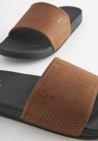 Next MOTIONFLEX - Rantasandaalit - tan brown