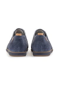 Navyblaue Schuhe mit einem Cordstoff-Design, ausgestattet mit einem sandfarbenen Akzent an der Rückseite, niedrigem Profil und Gummisohlen für guten Halt.