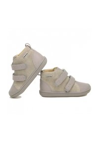 Scarpe alte grigie in pelle e camoscio, dotate di due cinturini regolabili in Velcro, punta rotonda e suola in gomma texturizzata.