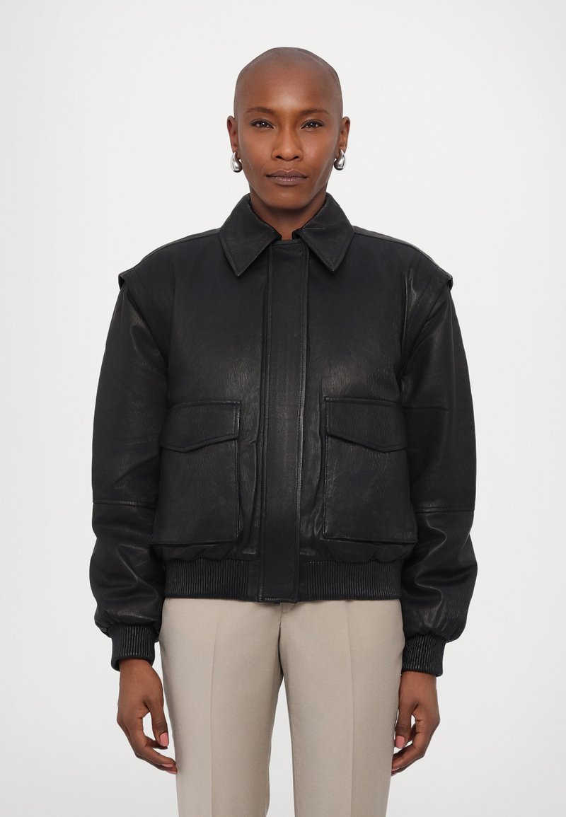 REMAIN Bomberjakke - black