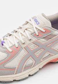 ASICS SportStyle Baskets basses - beige