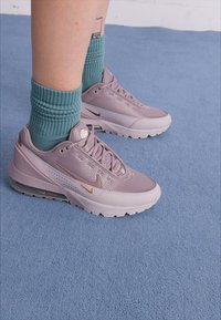 Nike Sportswear AIR MAX PULSE - Sportcipő - mauve