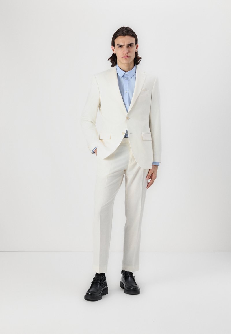 Isaac Dewhirst THE PREMIUM STRETCH BLEND - Κοστούμι - cream