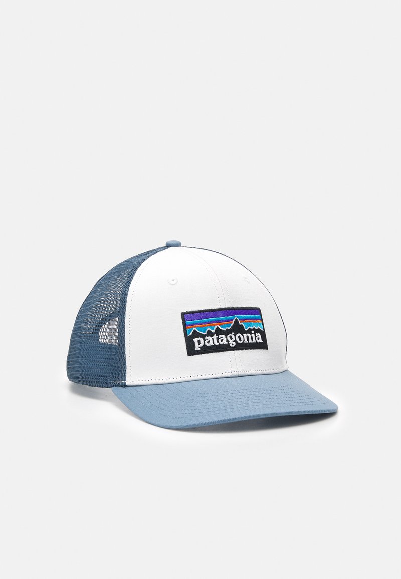 Patagonia P-6 LOGO TRUCKER HAT UNISEX - Boné - white/light plume grey