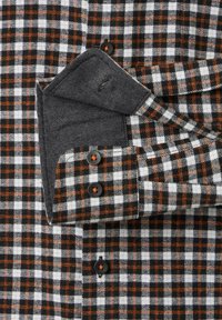 Kariertes Hemd mit schwarz-weißen und orangefarbenen Karomustern. Kragen-Design mit Knopfdetails in Schwarz und orangefarbenen Akzenten. Strukturierter Stoff.