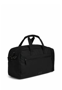 Μαύρη μαλακή Duffel τσάντα από ύφασμα με διπλές λαβές, εμπρόσθια τσέπη με φερμουάρ και αποσπώμενο κούμπωμα ιμάντα ώμου σε λευκό φόντο.