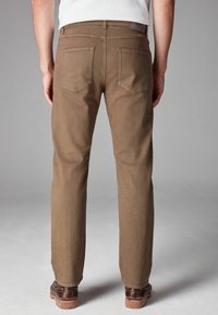 Next SOFT TOUCH COLOURED - REGULAR FIT - Jeans Straight Leg - dark tan