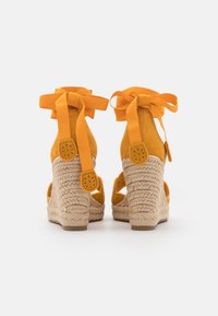 Tamaris Platform sandals - mango