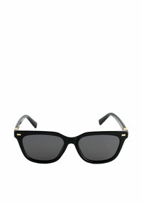 Sorte solbriller med firkantet stel, blank finish, grå linser og gulddetaljer på stellets side. Har buede sorte arme.