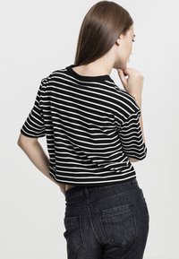 Urban Classics LADIES SHORT STRIPED OVERSIZED TEE - Marškinėliai su spaudiniu - black/white