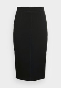 Zwarte kokerrok van een rekbare stof. Heeft een gladde textuur, elastische tailleband en een verticale naad aan de voorkant.