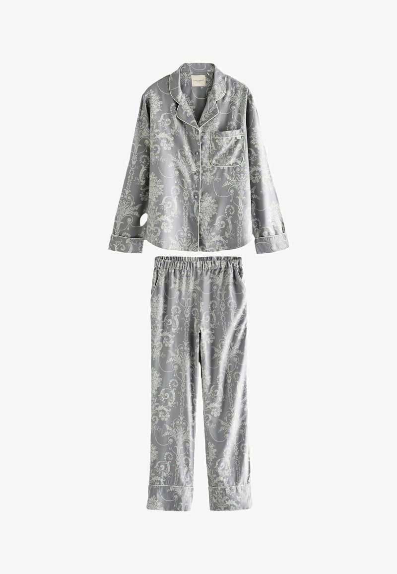 Ensemble de pyjama en satin gris avec un motif floral, chemise à boutons à manches longues avec une poche poitrine et pantalons à taille élastique.
