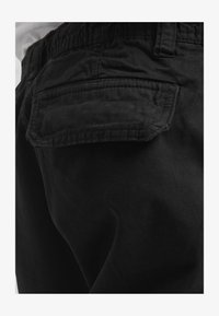 Non selezionato, black