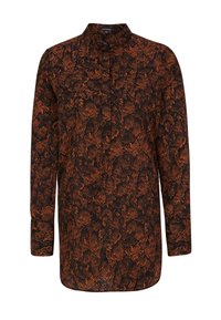 Schwarze Hemdbluse mit einem orangefarbenen Schlangenmusterdruck. Lange Ärmel, klassischer Kragen und glatte Stoffstruktur.