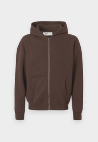 Barna cipzáras kapucnis pulóver puha anyagból. Kanga zsebbel, bordázott mandzsettákkal és állítható kapucnival rendelkezik.