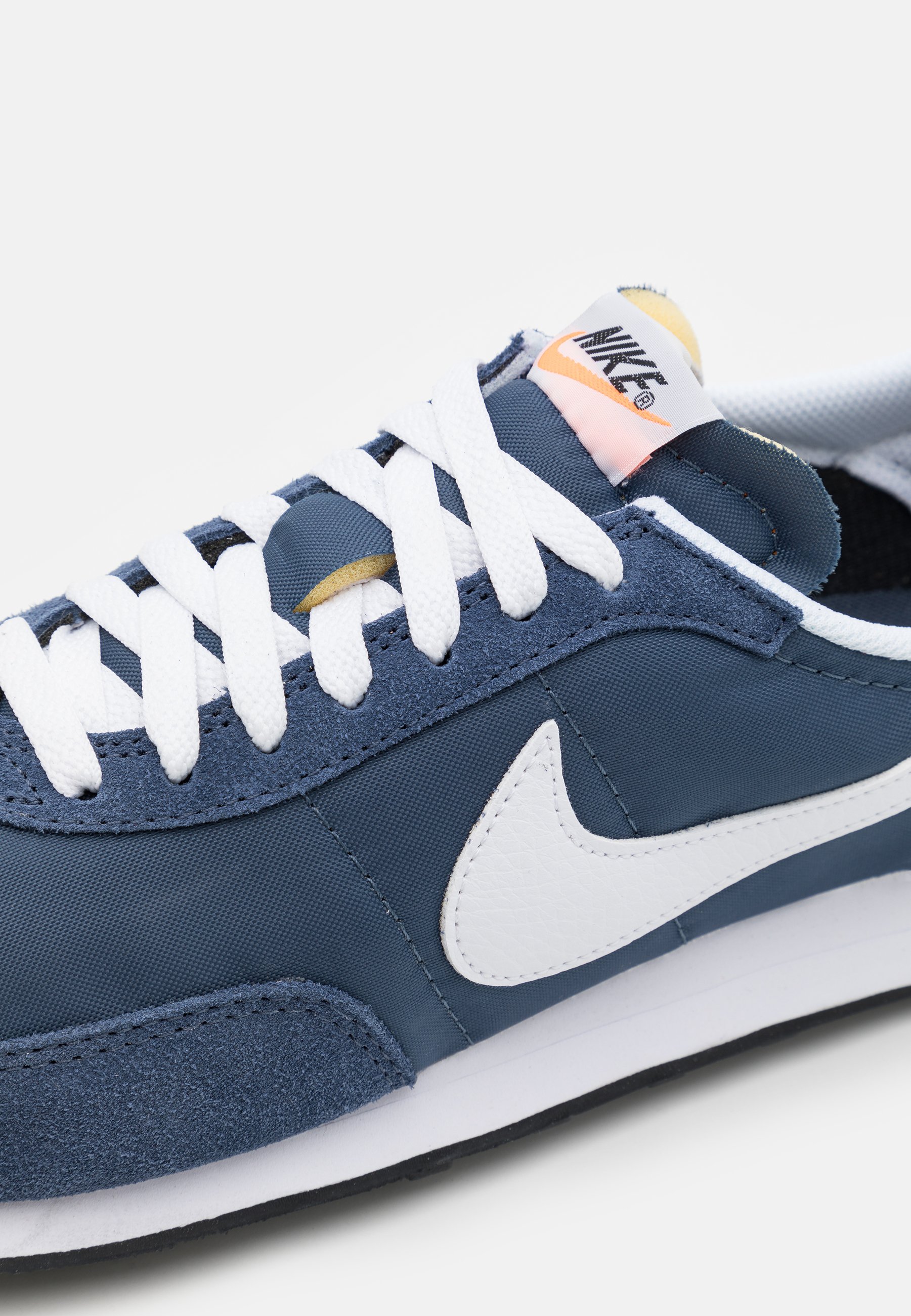 mens blue and white nike trainers