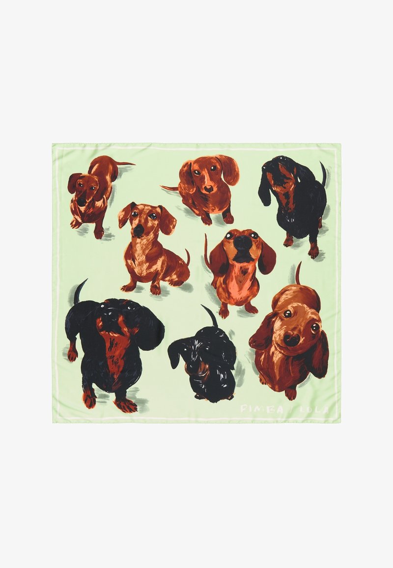 Tkanina s motivom džukela v pastelno zeleni barvi prikazuje osem psov v rjavi in črni barvi, ki prikazujejo različne Ploze z izrazitimi obrazi.