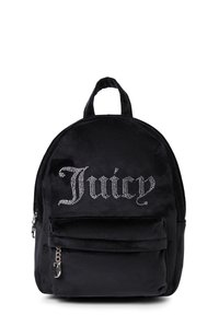 Fekete bársony hátizsák elülső zsebbel, ezüst színű fém kiegészítőkkel és strasszos "Juicy" felirattal. Kerekded formájú, felső fogantyúval.
