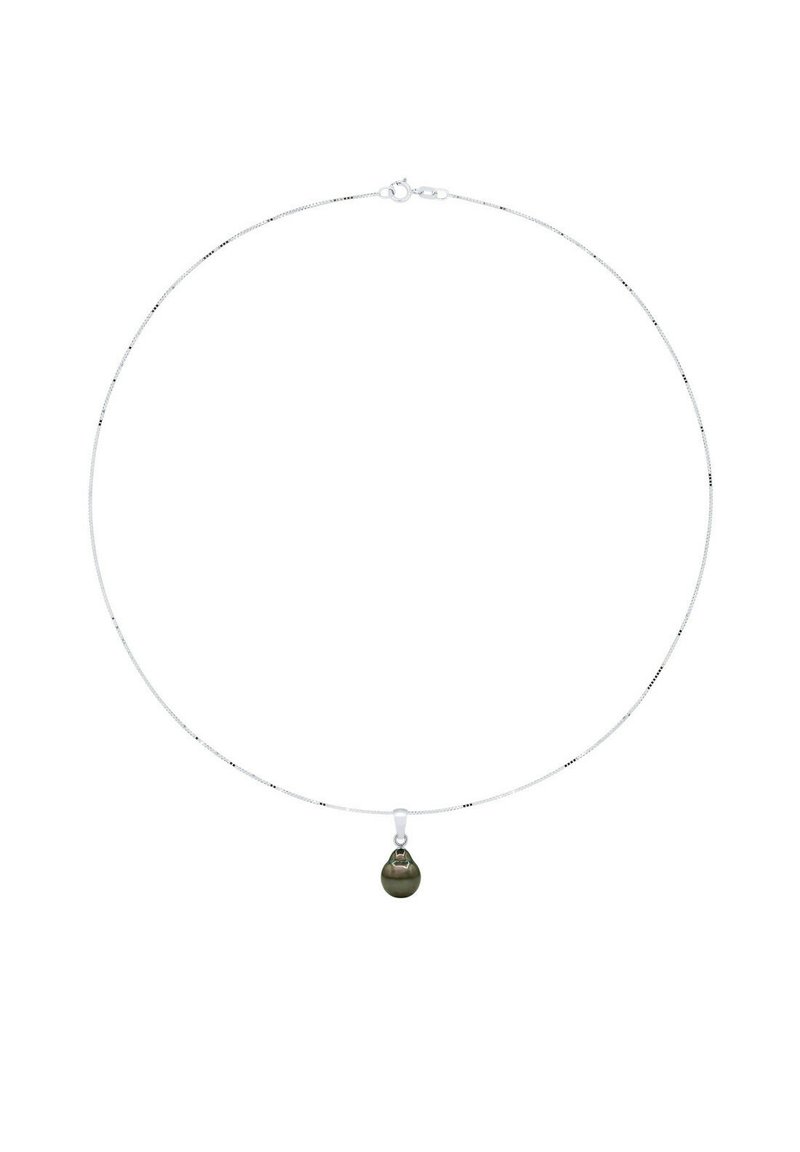 Collier en argent avec une fine chaîne et un pendentif en forme de goutte d'eau dans une teinte sombre, présentant une texture lisse et un design minimaliste.