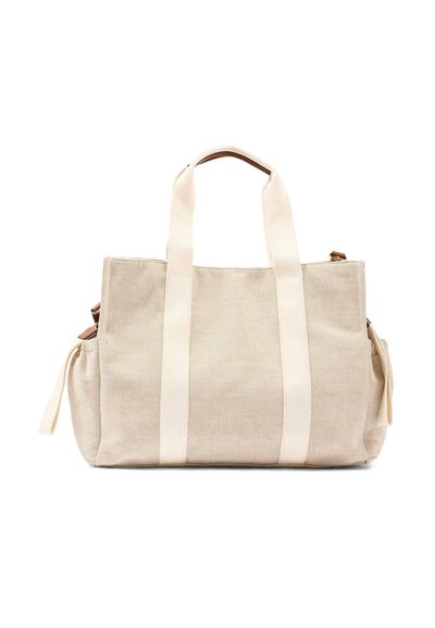 Sac fourre-tout en toile beige avec deux larges poignées et poches latérales, forme rectangulaire, et fermeture éclair en haut.