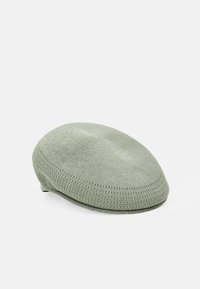 Unselected, oil green