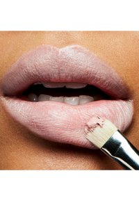 MAC CREMESHEEN LIPSTICK nude