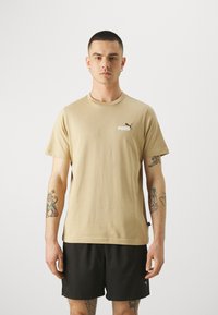 Puma COL SMALL LOGO - Camiseta básica - prairie tan