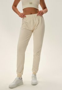 ESOTIQ BLOOVII JAMILE mleczny