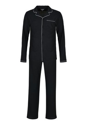 Conjunto de pijama negro en una tela tejida, que presenta una parte superior con botones y un bolsillo, además de detalles en blanco, combinado con pantalones rectos a juego.