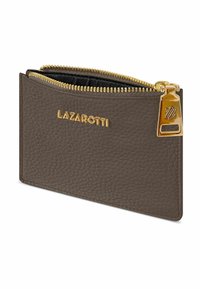 Bruine gestructureerde lederen portemonnee met gouden hardware, voorzien van een rits Sluiting en de merknaam "LAZAROTTI" in het goud geperst.