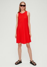 s.Oliver MIT PLISSEEFALTEN - Jerseykleid - dunkelorange