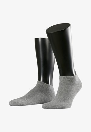 Grau Ankle-Socken aus einem weichen, strukturierten Stoff. Sie verfügen über ein tief ausgeschnittenes Design mit einem gerippten Bündchen und einem glatten Zehenabschluss.