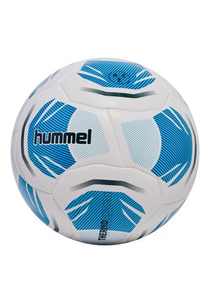 Vit fotboll med blå och grå geometriska mönster. Har "hummel"-logotyp och texturerad yta för grepp. Storleks- och materialdetaljer är inte synliga.